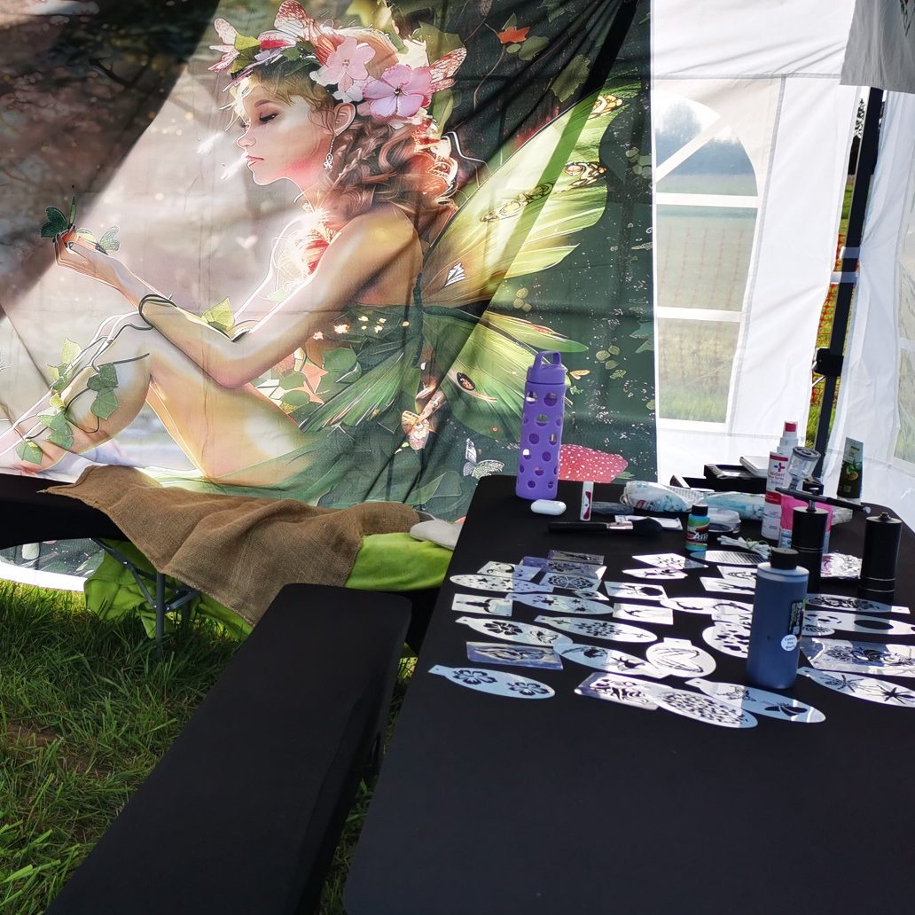 Professionelle Airbrush-Tattoo-Station für Messen und Events in Bayern